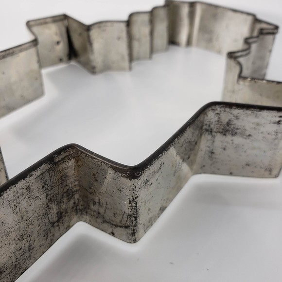 Vintage Extra Large 9” Tin Metal Cookie Cutter, Preacher Quaker Wearing a Hat - Picture 4 of 9